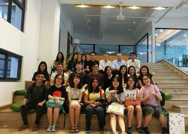 新加坡国立大学工业设计系 师生一行二十余人到访和壹